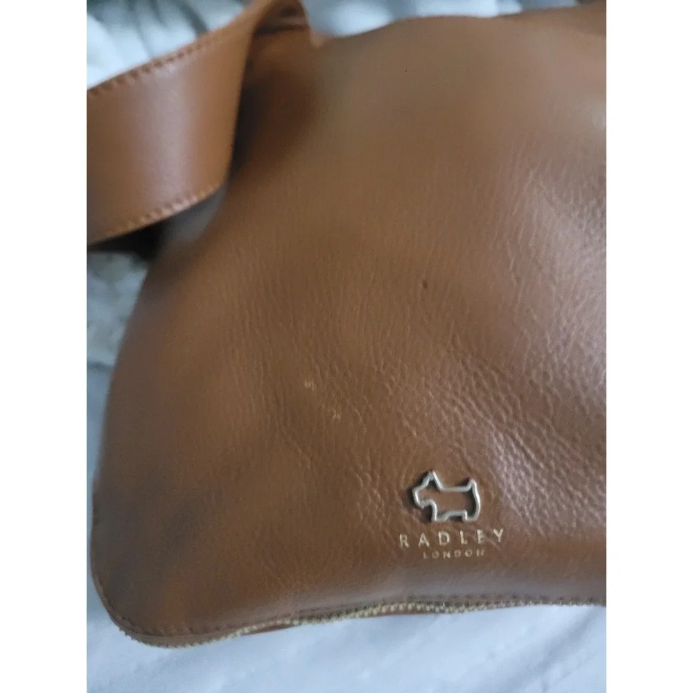 Radley London Tan Brown Pebbled Leather Crossbody Bag Messenger Scottie Dog Logo